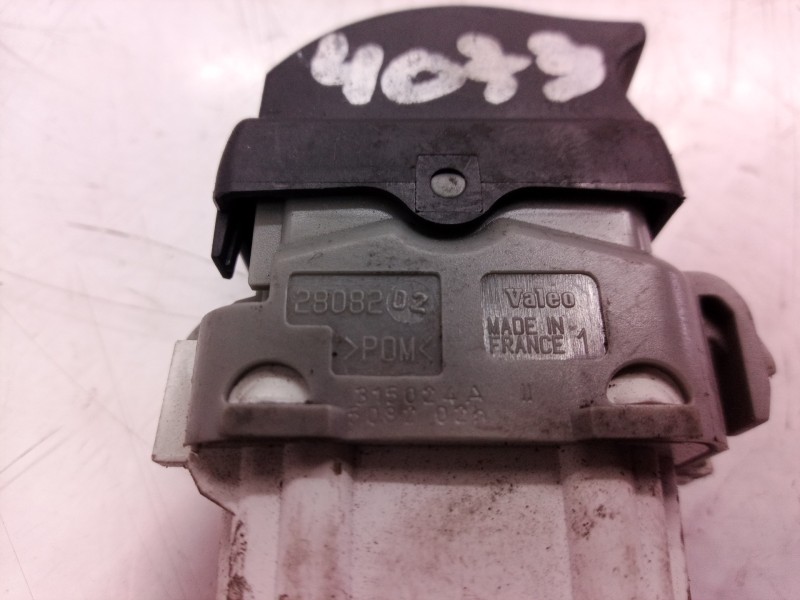 Recambio de mando elevalunas delantero derecho para renault megane ii classic berlina 1.5 dci diesel referencia OEM IAM   