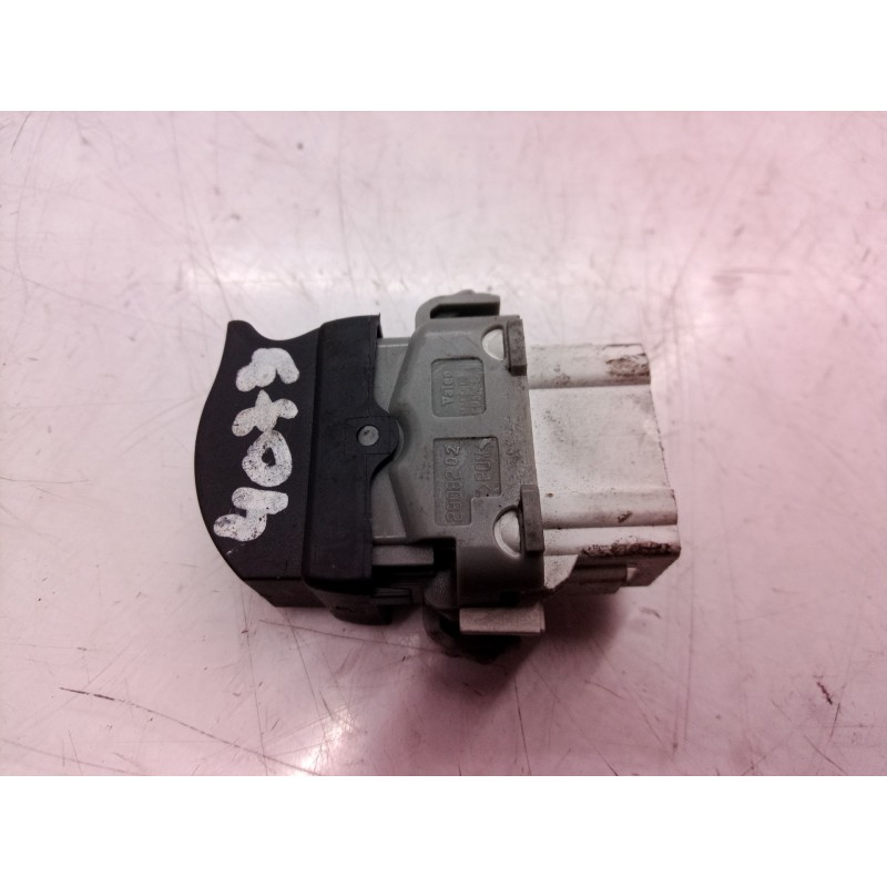 Recambio de mando elevalunas delantero derecho para renault megane ii classic berlina 1.5 dci diesel referencia OEM IAM   