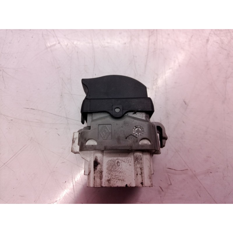 Recambio de mando elevalunas delantero derecho para renault megane ii classic berlina 1.5 dci diesel referencia OEM IAM   