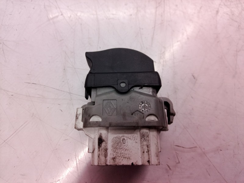 Recambio de mando elevalunas delantero derecho para renault megane ii classic berlina 1.5 dci diesel referencia OEM IAM   