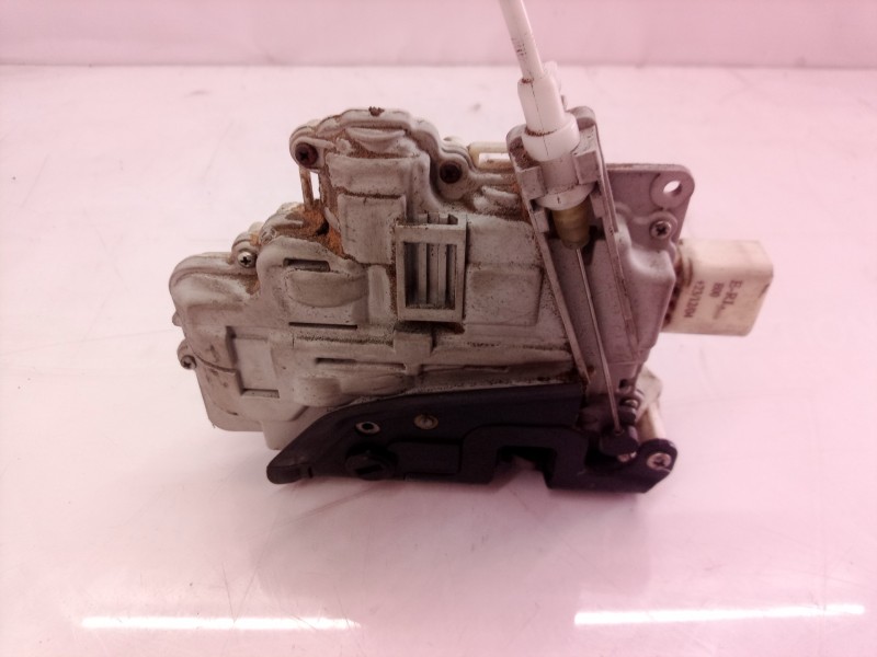 Recambio de cerradura puerta trasera izquierda para audi a4 berlina (8e) 2.0 tdi 16v (103kw) referencia OEM IAM   