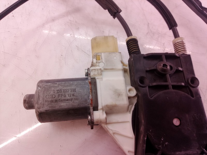 Recambio de elevalunas trasero izquierdo para ford mondeo ber. (ca2) referencia OEM IAM 0130822286 0130822286 0130822286
