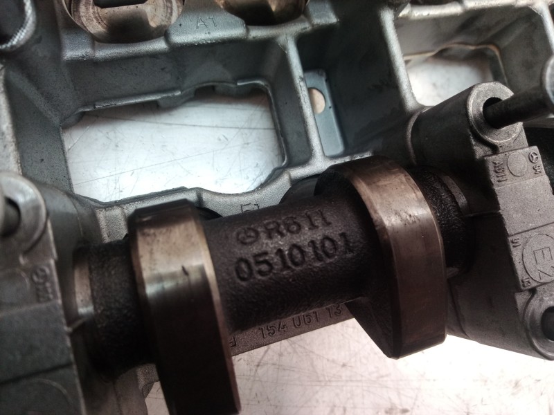 Recambio de culatin para volkswagen touran (1t2) traveller referencia OEM IAM R6110510101 R6110510101 R6110160504