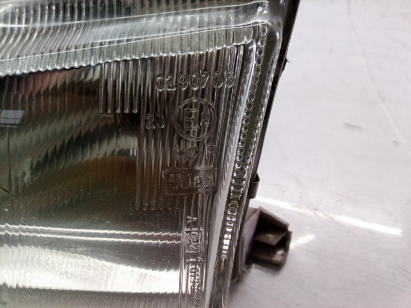 Recambio de faro izquierdo para peugeot 106 (s1) long beach referencia OEM IAM 084637 084637 084637