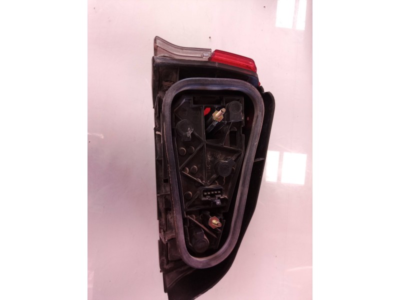 Recambio de piloto trasero derecho para peugeot 106 (s1) long beach referencia OEM IAM 635184 635184 2186D