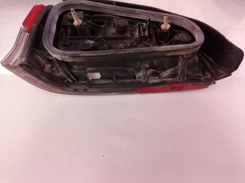 Recambio de piloto trasero derecho para peugeot 106 (s1) long beach referencia OEM IAM 635184 635184 2186D