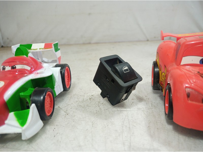 Recambio de mando elevalunas trasero derecho para bmw serie 3 berlina (e46) referencia OEM IAM 6902174 6902174 6902174