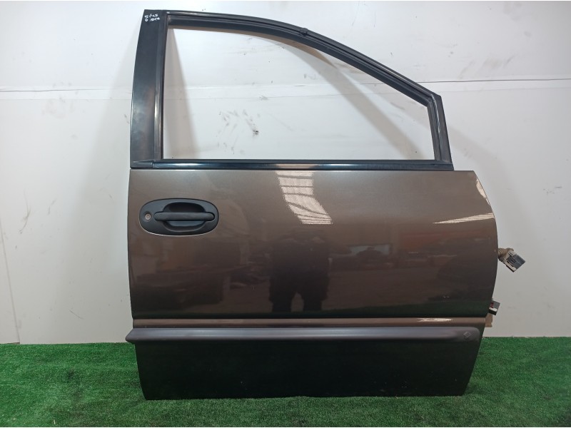Recambio de puerta delantera derecha para chrysler voyager (gs) 2.5 td family referencia OEM IAM   
