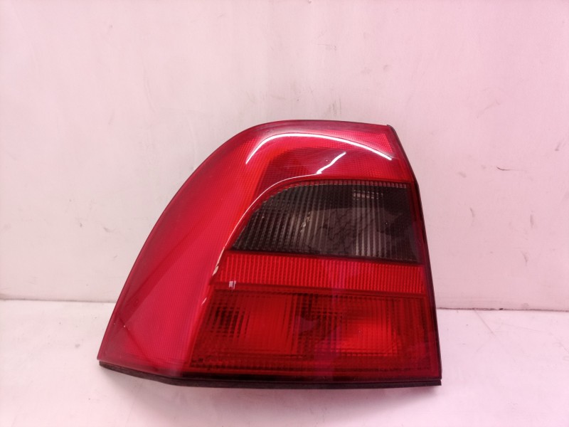 Recambio de piloto trasero izquierdo para opel vectra b berlina cd referencia OEM IAM   