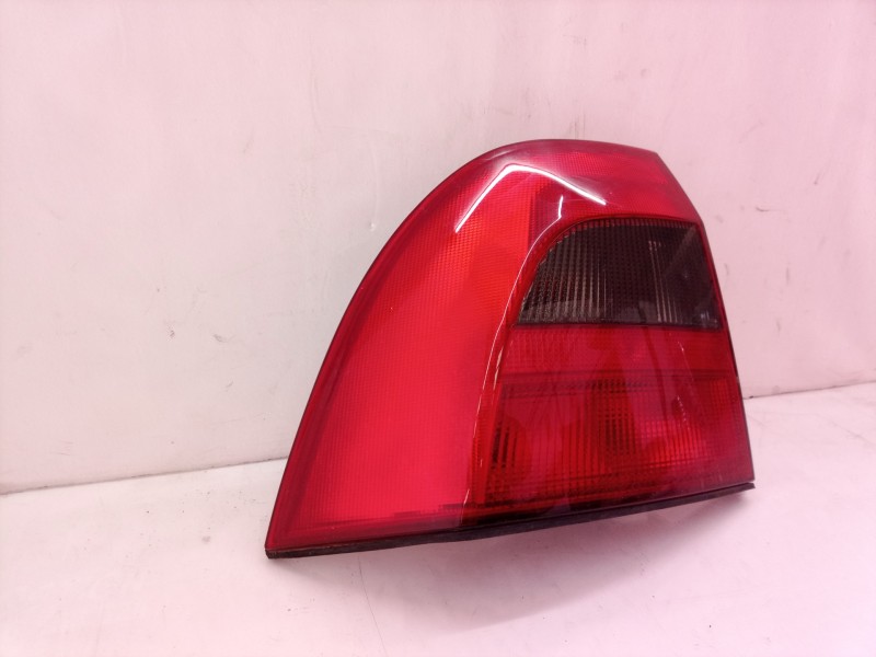 Recambio de piloto trasero izquierdo para opel vectra b berlina cd referencia OEM IAM   