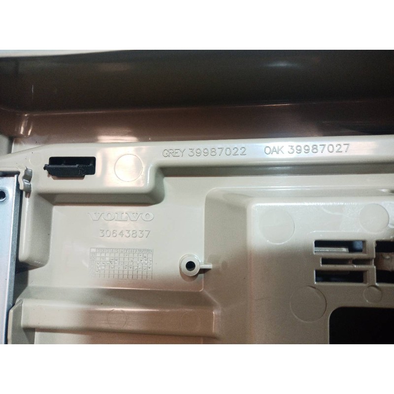 Recambio de consola central tras. para volvo xc90 v8 executive geartronic (5 asientos) referencia OEM IAM 30643837 30643837 3998