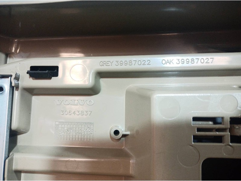 Recambio de consola central tras. para volvo xc90 v8 executive geartronic (5 asientos) referencia OEM IAM 30643837 30643837 3998