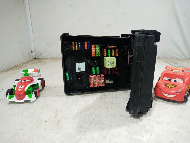 Recambio de caja reles / fusibles para skoda suberb (3t4) exclusive 4x4 referencia OEM IAM 1K0937125 1K0937125 1K0937125