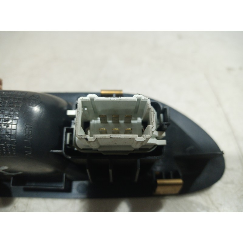 Recambio de mando elevalunas trasero izquierdo para renault laguna ii (bg0) authentique referencia OEM IAM 82000317493 820003174
