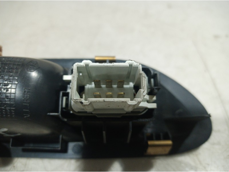 Recambio de mando elevalunas trasero izquierdo para renault laguna ii (bg0) authentique referencia OEM IAM 82000317493 820003174