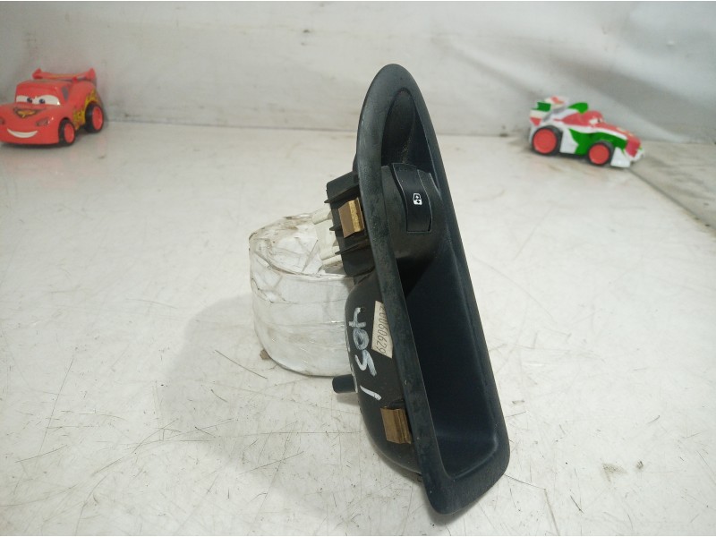 Recambio de mando elevalunas trasero derecho para renault laguna ii (bg0) authentique referencia OEM IAM 82000317494 82000317494