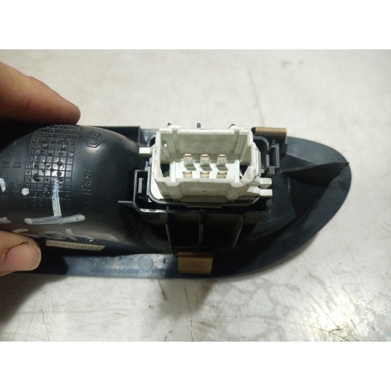 Recambio de mando elevalunas trasero derecho para renault laguna ii (bg0) authentique referencia OEM IAM 82000317494 82000317494