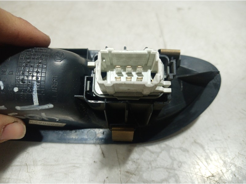 Recambio de mando elevalunas trasero derecho para renault laguna ii (bg0) authentique referencia OEM IAM 82000317494 82000317494