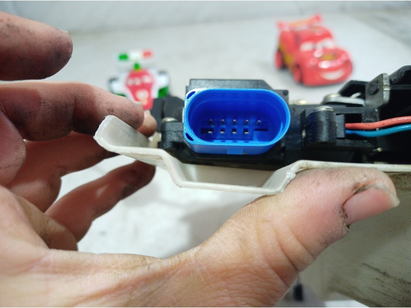 Recambio de cerradura puerta delantera derecha para volkswagen touran (1t1) referencia OEM IAM   