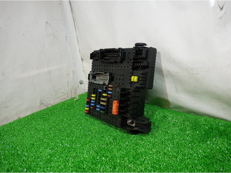 Recambio de caja reles / fusibles para volvo xc90 v8 executive geartronic (5 asientos) referencia OEM IAM 8676391 8676391 867639