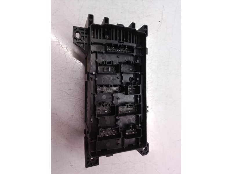 Recambio de caja reles / fusibles para kia carnival ii 2.9 crdi lx referencia OEM IAM 0K53H66760 0K53H66760 0K53H66760