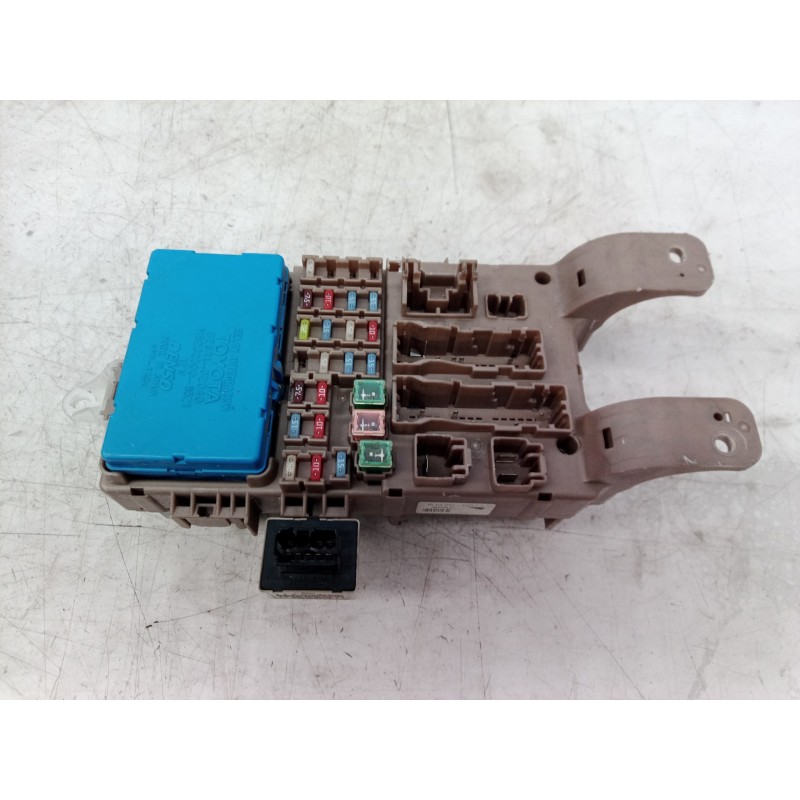 Recambio de caja reles / fusibles para toyota corolla (e12) 1.4 d-4d luna compact referencia OEM IAM 8264102040 8264102040 82641
