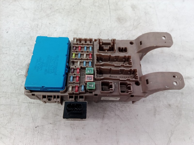 Recambio de caja reles / fusibles para toyota corolla (e12) 1.4 d-4d luna compact referencia OEM IAM 8264102040 8264102040 82641