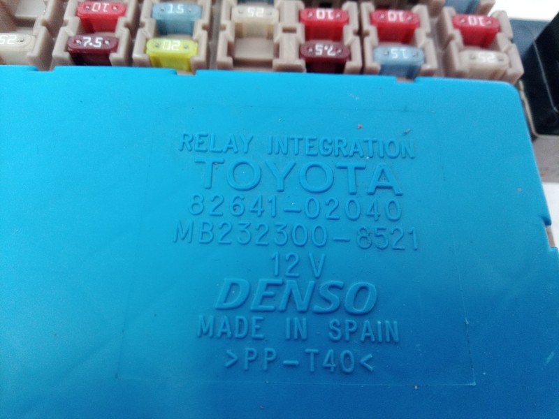 Recambio de caja reles / fusibles para toyota corolla (e12) 1.4 d-4d luna compact referencia OEM IAM 8264102040 8264102040 82641