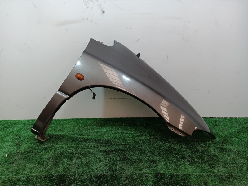 Recambio de aleta delantera derecha para chrysler voyager (gs) 2.5 td family referencia OEM IAM   