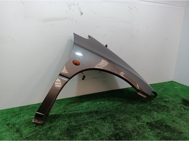 Recambio de aleta delantera derecha para chrysler voyager (gs) 2.5 td family referencia OEM IAM   