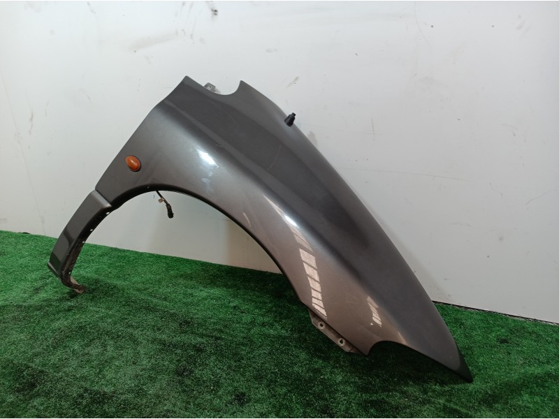 Recambio de aleta delantera derecha para chrysler voyager (gs) 2.5 td family referencia OEM IAM   