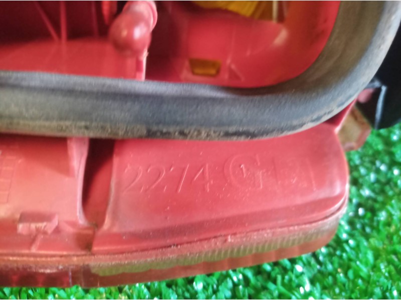 Recambio de piloto trasero izquierdo para peugeot 106 (s2) kid referencia OEM IAM 2274G 2274G 2274G