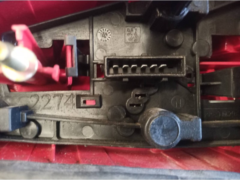 Recambio de piloto trasero izquierdo para peugeot 106 (s2) kid referencia OEM IAM 2274G 2274G 2274G