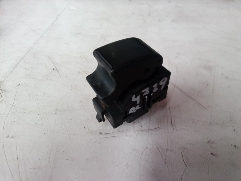 Recambio de mando elevalunas trasero izquierdo para toyota corolla (e12) 1.4 d-4d luna compact referencia OEM IAM 84810 84810 84