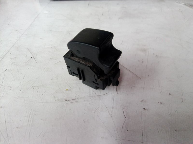 Recambio de mando elevalunas trasero izquierdo para toyota corolla (e12) 1.4 d-4d luna compact referencia OEM IAM 84810 84810 84