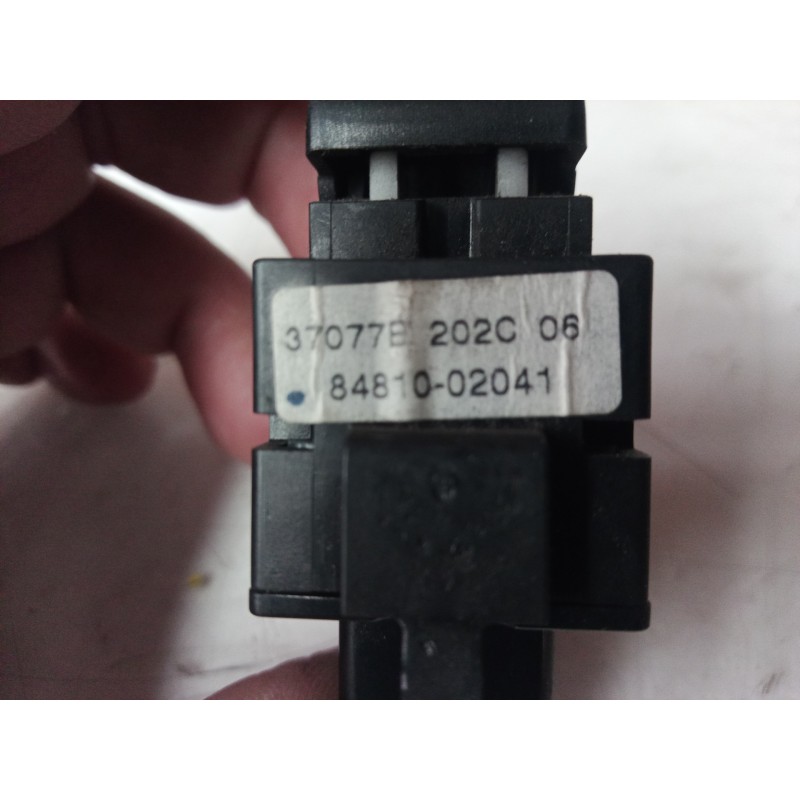 Recambio de mando elevalunas trasero izquierdo para toyota corolla (e12) 1.4 d-4d luna compact referencia OEM IAM 84810 84810 84