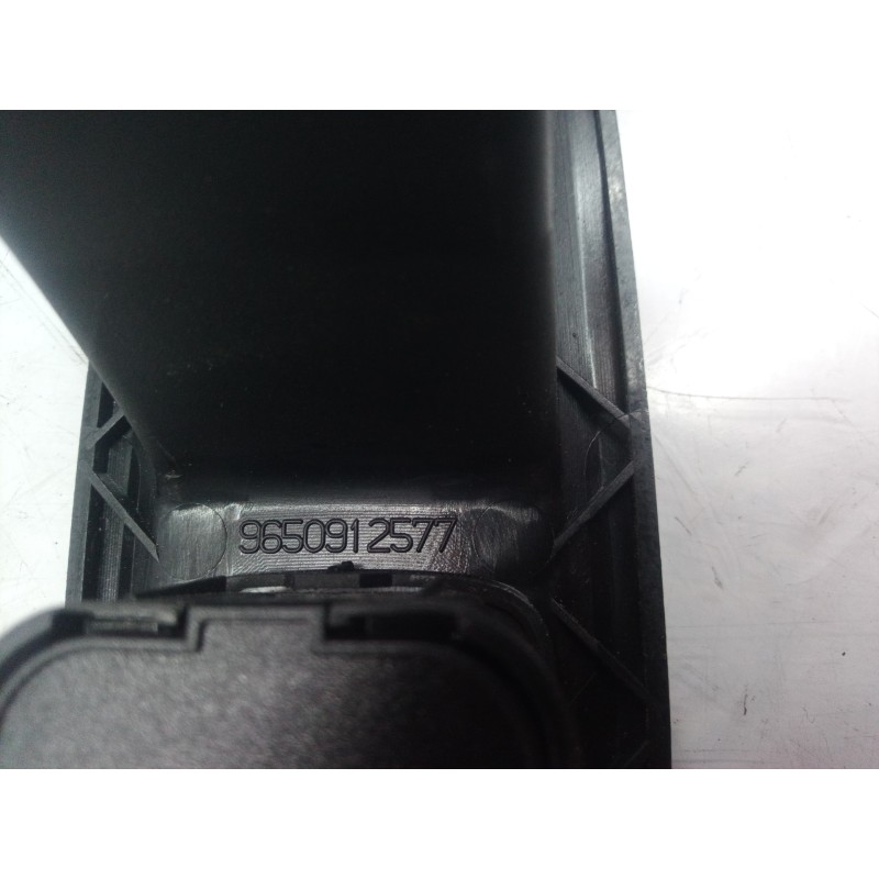 Recambio de mando elevalunas delantero izquierdo para citroën c4 berlina vtr plus referencia OEM IAM 9650912577 9650912577 96509