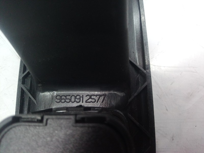 Recambio de mando elevalunas delantero izquierdo para citroën c4 berlina vtr plus referencia OEM IAM 9650912577 9650912577 96509