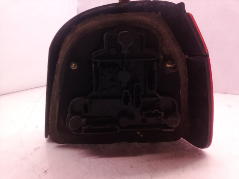 Recambio de piloto trasero izquierdo para volkswagen golf iii berlina (1h1) cl referencia OEM IAM    Recambio de piloto trasero izquierdo para volkswagen golf iii berlina (1h1) cl referencia OEM IAM