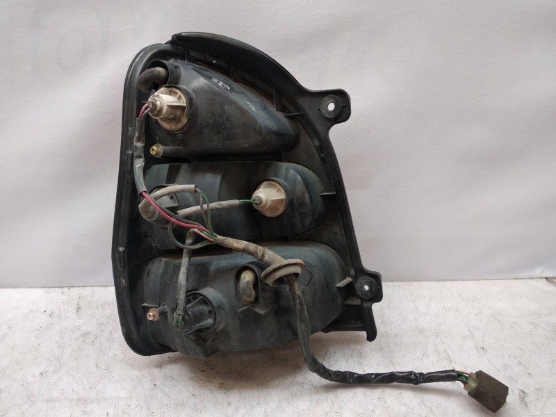 Recambio de piloto trasero derecho para kia carnival 2.9 crdi vgt active referencia OEM IAM   