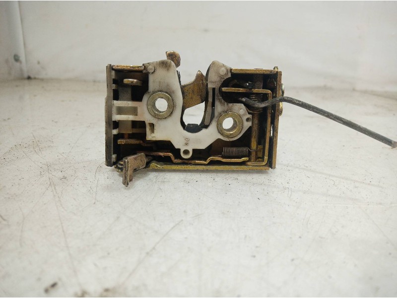 Recambio de cerradura puerta trasera derecha para volkswagen santana (327) gx referencia OEM IAM 813839016E 813839016E 813839016