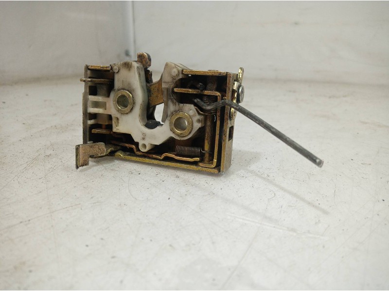 Recambio de cerradura puerta trasera derecha para volkswagen santana (327) gx referencia OEM IAM 813839016E 813839016E 813839016