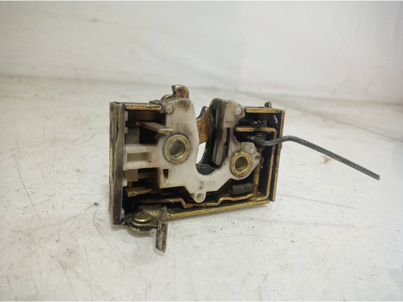 Recambio de cerradura puerta trasera derecha para volkswagen santana (327) gx referencia OEM IAM 813839016E 813839016E 813839016