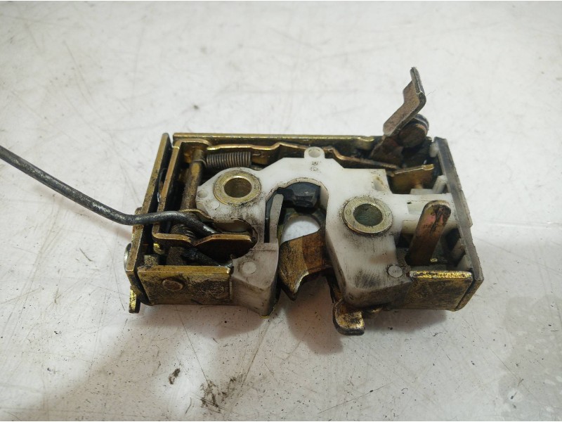 Recambio de cerradura puerta trasera derecha para volkswagen santana (327) gx referencia OEM IAM 813839016E 813839016E 813839016