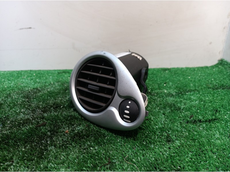 Recambio de rejilla aireadora para renault clio iii 20 aniversario referencia OEM IAM 220407 220407 220407