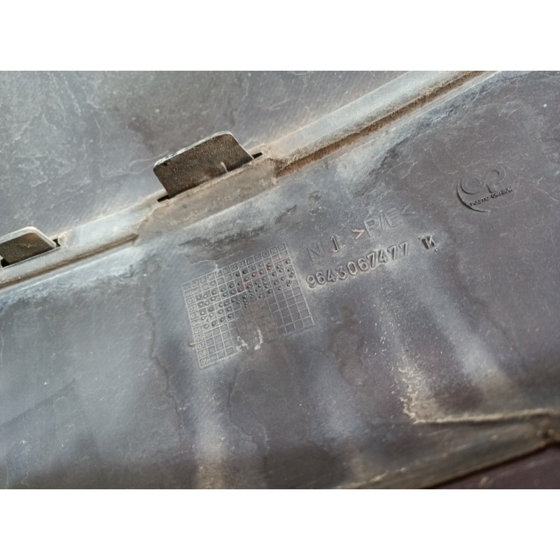 Recambio de paragolpes delantero para peugeot 307 break / sw (s1) 1.6 hdi referencia OEM IAM 9643067477 9643067477 9643067477