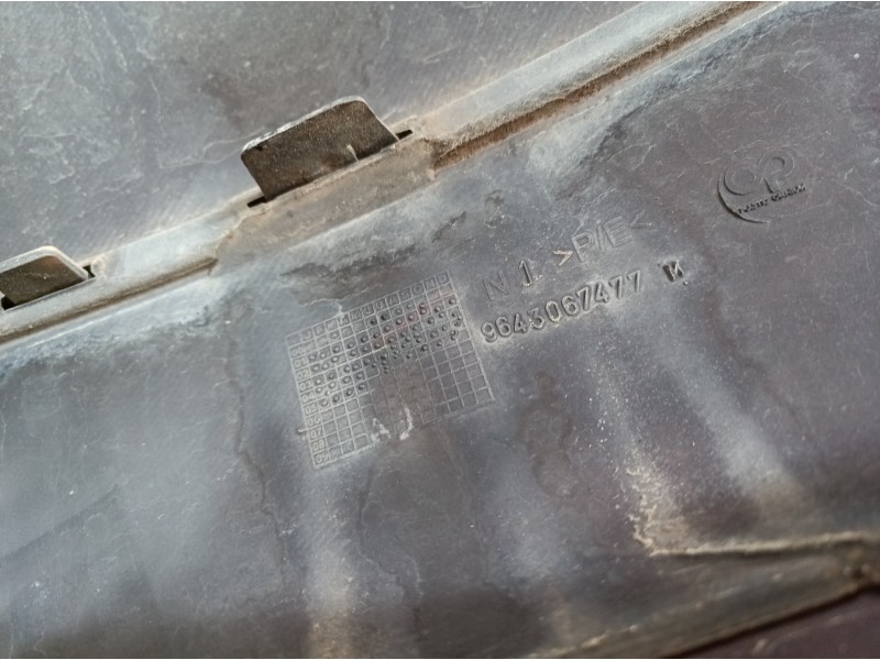 Recambio de paragolpes delantero para peugeot 307 break / sw (s1) 1.6 hdi referencia OEM IAM 9643067477 9643067477 9643067477