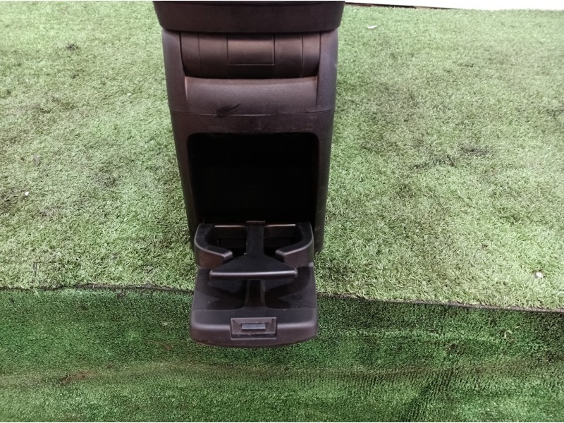 Recambio de consola central tras. para kia cee´d emotion referencia OEM IAM 1296687 1296687 1296687