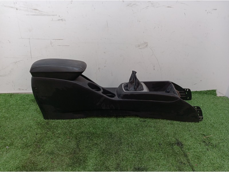 Recambio de consola central tras. para kia cee´d emotion referencia OEM IAM 1296687 1296687 1296687