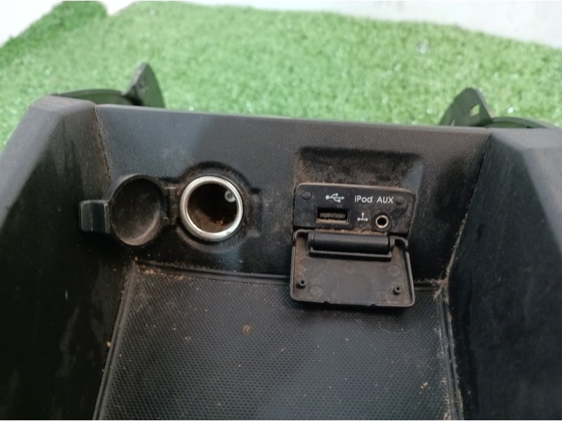 Recambio de consola central tras. para kia cee´d emotion referencia OEM IAM 1296687 1296687 1296687